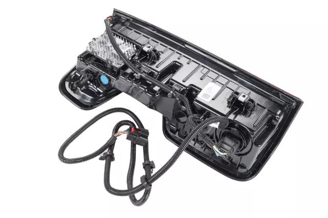 86579982 Genuine GM Rear Body Structure Stop Lamp Assembly For Silverado 3500 HD